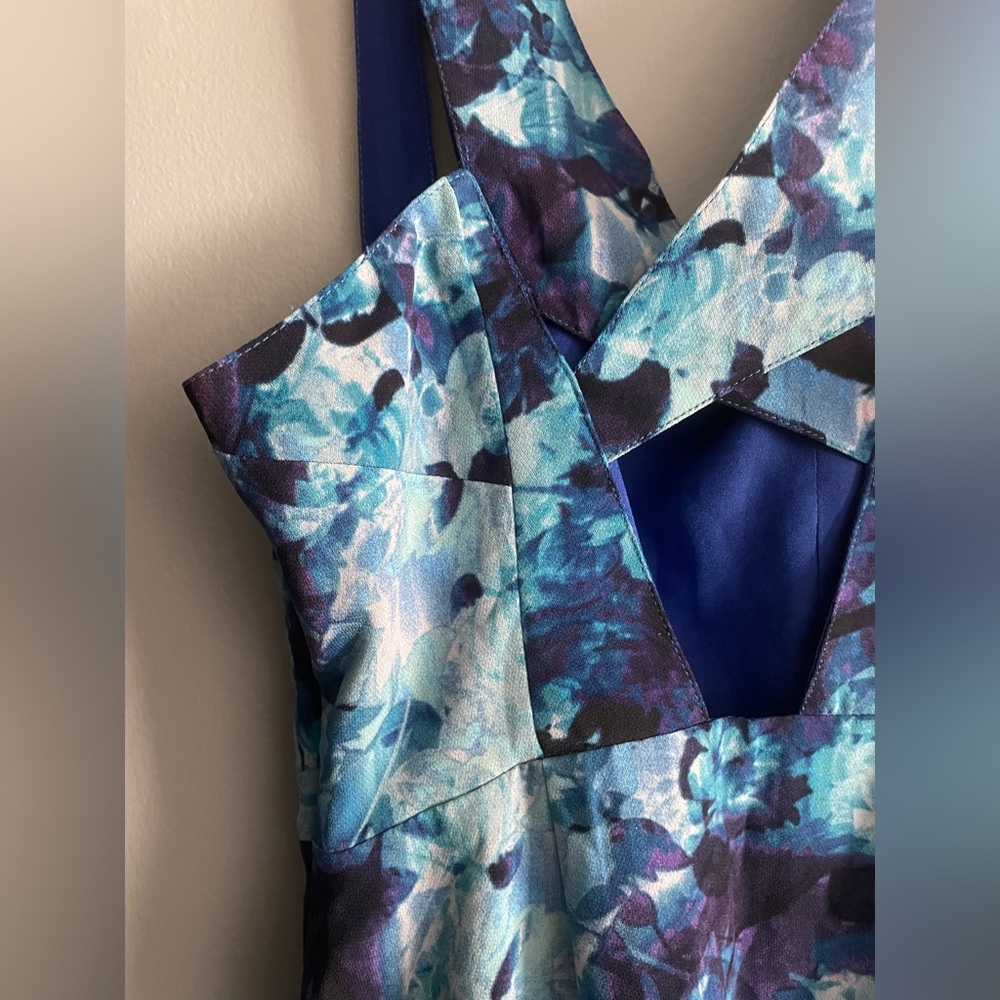LAST CHANCE Urban Outfitters abstract print cut-out dress size 0 - Picture 6 of 9